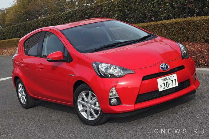 Toyota Aqua снова лидер продаж в Японии, Crown – штурмует пятерку